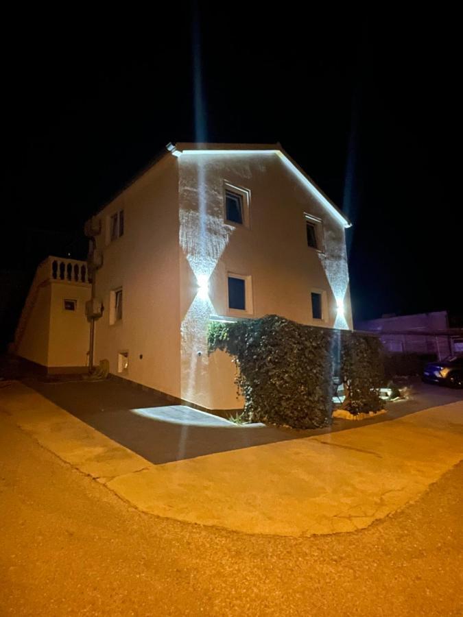 Apartments Frigan Maslenica Exterior foto